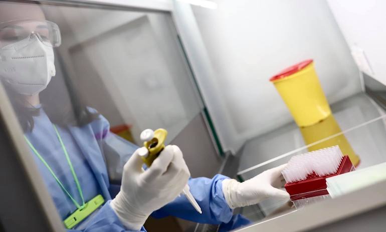 Covid-19 en Albanie : quand les concessions privées empêchent le dépistage