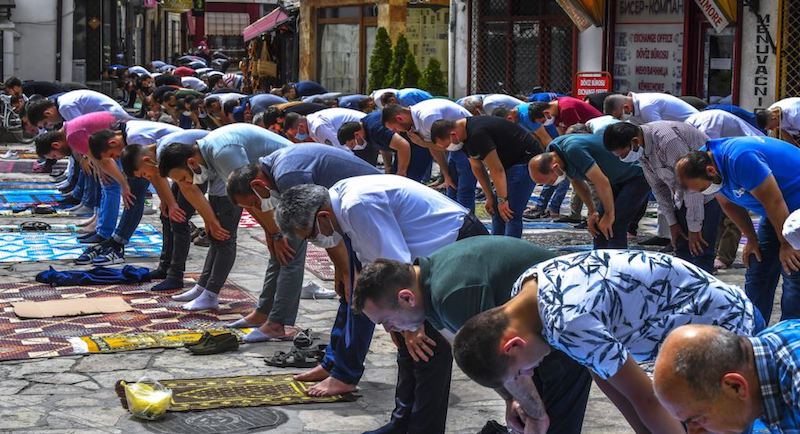 Une fin de ramadan semi-déconfinée pour les musulmans des Balkans