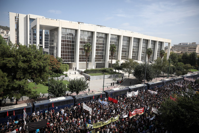 Grèce : le mouvement néo-nazi Aube dorée est bien une « organisation criminelle »