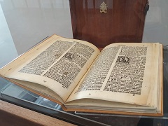 mesahri-stema-e-vatikanit_meshari_i_buzukut_1555_15pc.jpg
