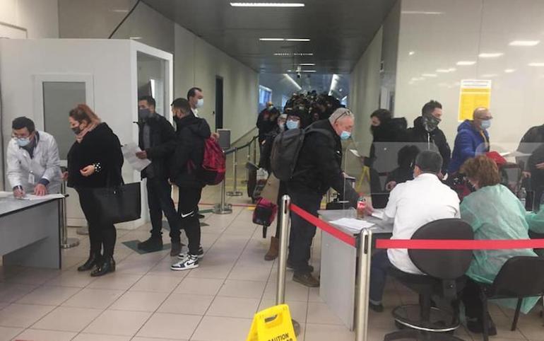 Covid-19 : pour les Roumains de Grande-Bretagne, c&rsquo;est la course pour rentrer au pays