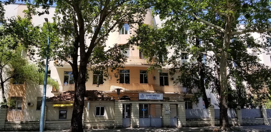 «Un AstraZeneca et une prune, svp !» : comment je me suis fait vacciner en Bulgarie