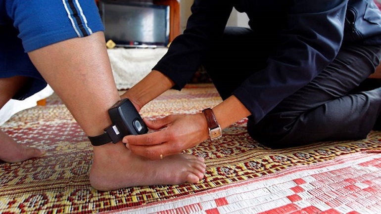 La Roumanie se dote du bracelet électronique, les associations féministes se réjouissent