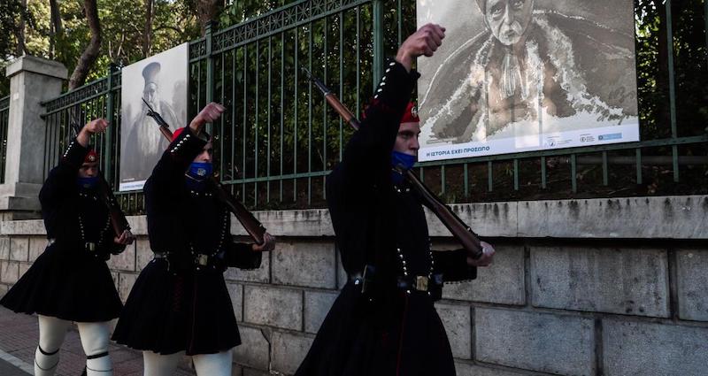 Grèce : des commémorations « pompeuses et malvenues » pour le bicentenaire