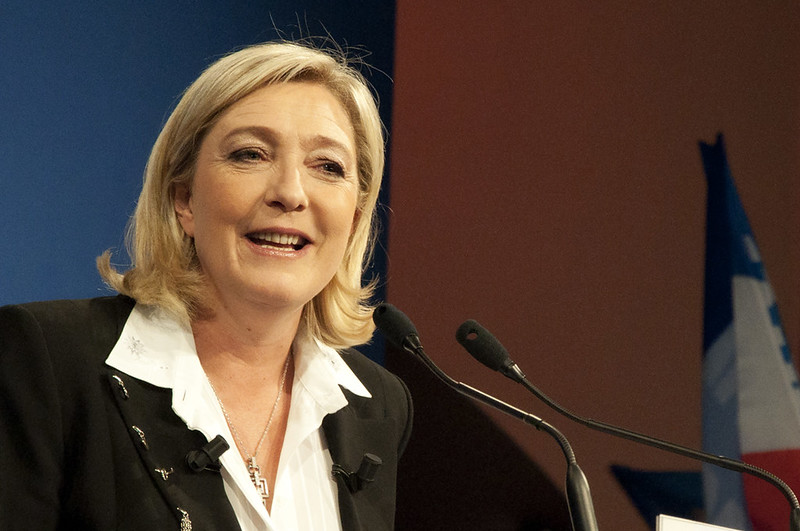 Marine Le Pen et le Rassemblement national draguent les Serbes de France