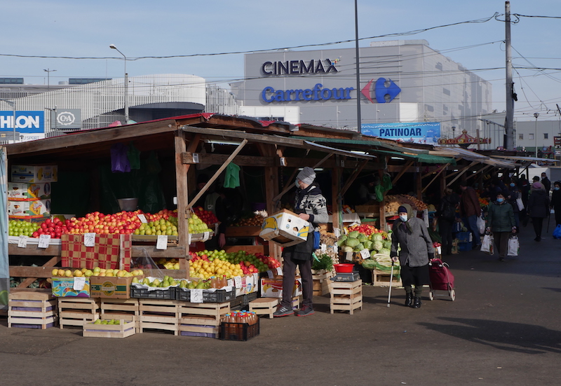 En Roumanie, les petits paysans écrasés par les supermarchés et les standards européens