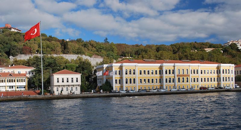 galatasaray_university_seen_from_the_sea.jpg