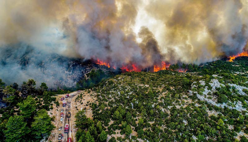 Incendies dans les Balkans : des morts, des dégâts immenses et des gouvernements très critiqués