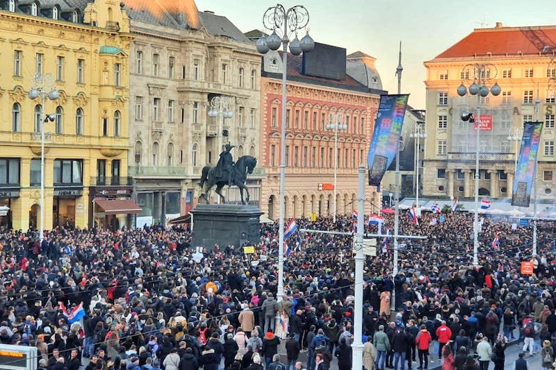 Croatie : les antivax défilent à Zagreb avec l&rsquo;extrême-droite