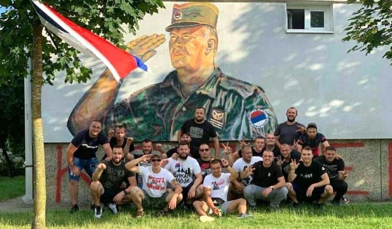Balkans : ces fresques qui célèbrent les criminels de guerre