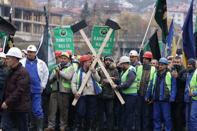 Bosnie-Herzégovine : les citoyens solidaires des mineurs en grève