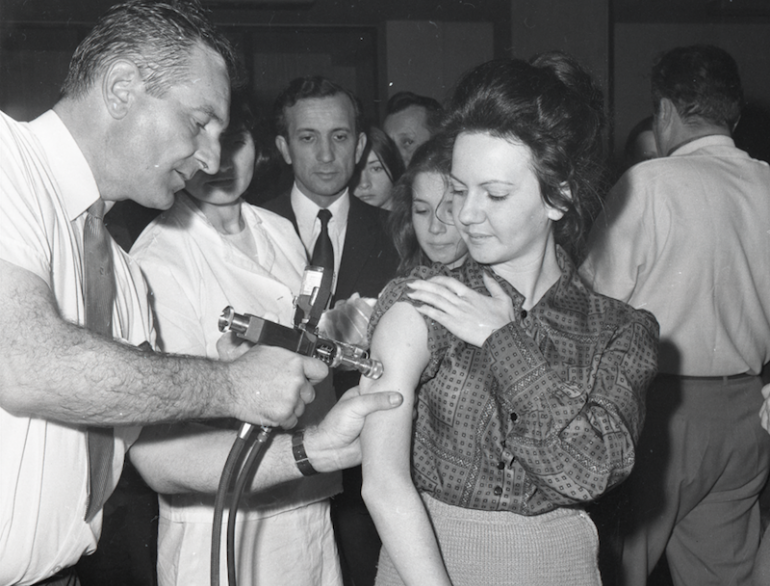 Covid-19 : pourquoi les pays d&rsquo;Europe de l&rsquo;est sont-ils réfractaires à la vaccination ?