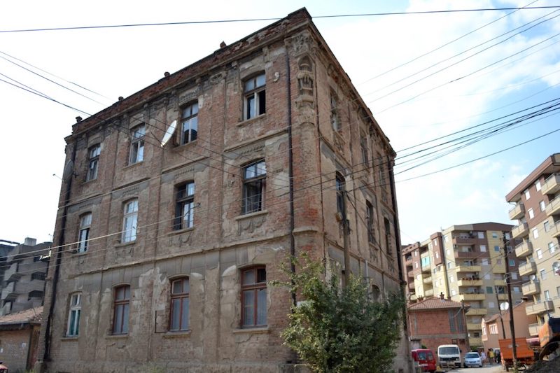 Kosovo : faut-il rénover la maison de Xhafer Deva, ancien collaborateur des nazis ?