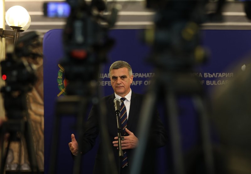 Guerre en Ukraine : la Bulgarie limoge son russophile ministre de la Défense