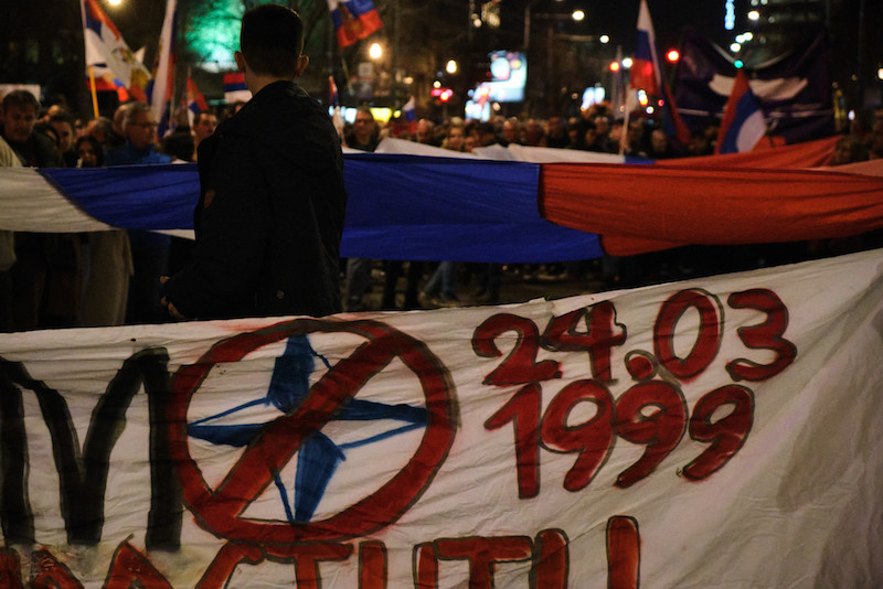 Serbie : l&rsquo;orchestre noir de l&rsquo;extrême droite européenne se mobilise pour le Kosovo