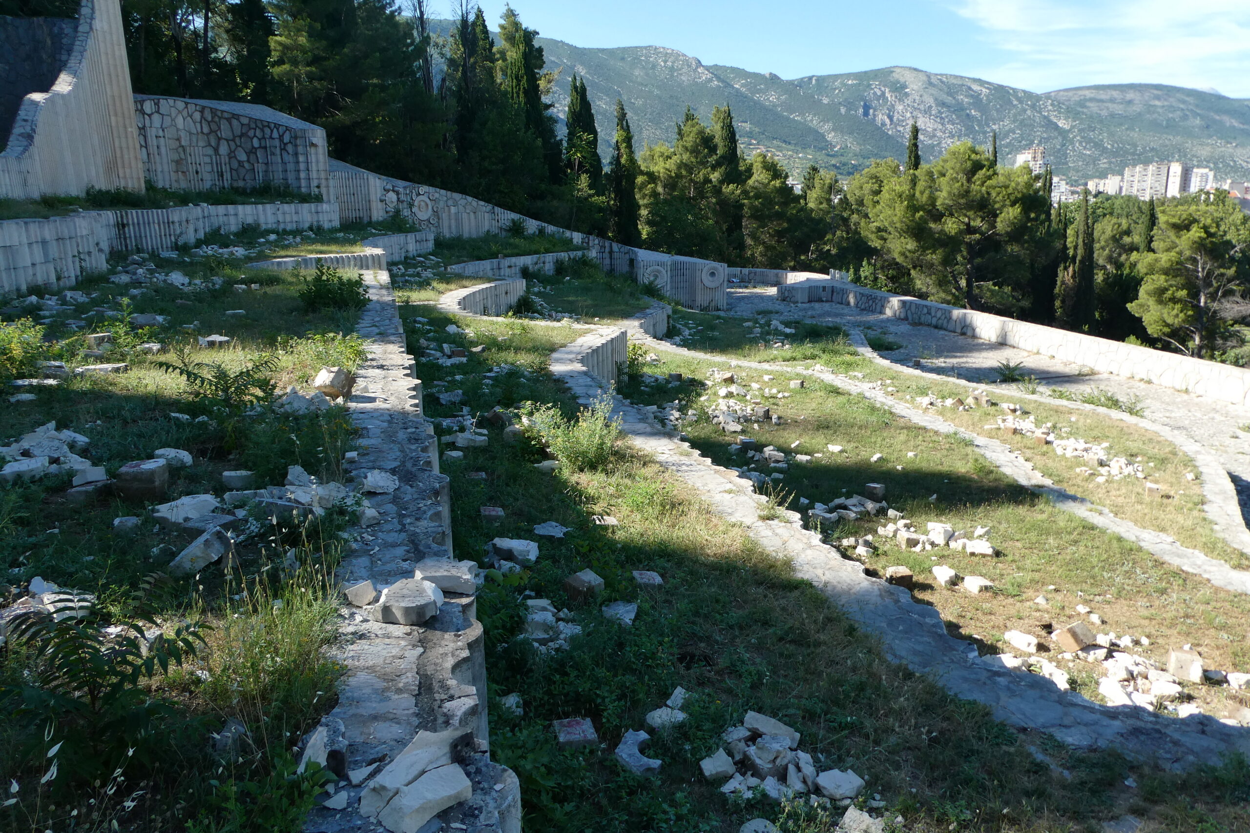 Bosnie-Herzégovine : vague d&rsquo;émotion après la profanation du cimetière des Partisans de Mostar