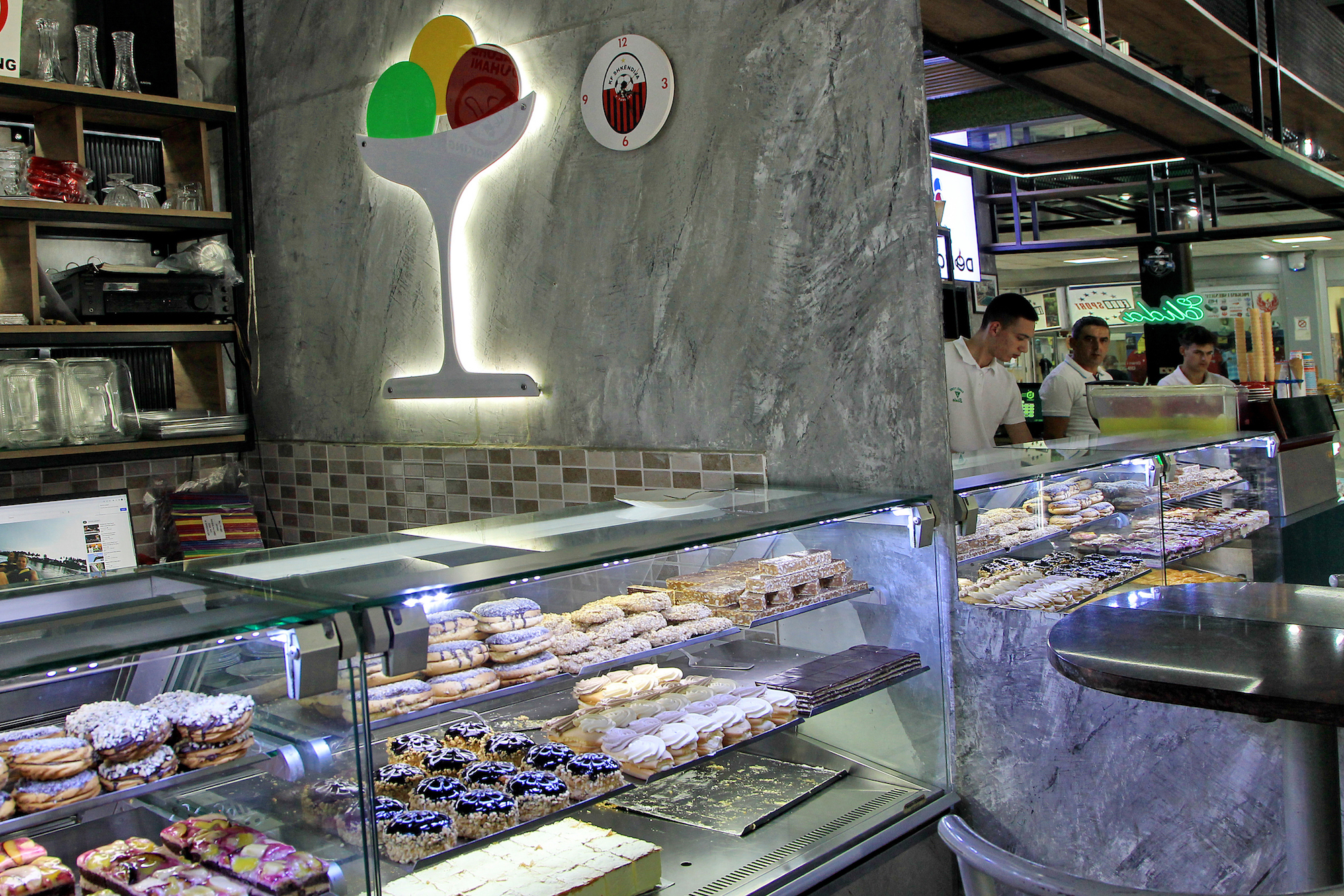 Kosovo : chez Elida, vous prendrez bien une baklava et une petite tranche d&rsquo;histoire