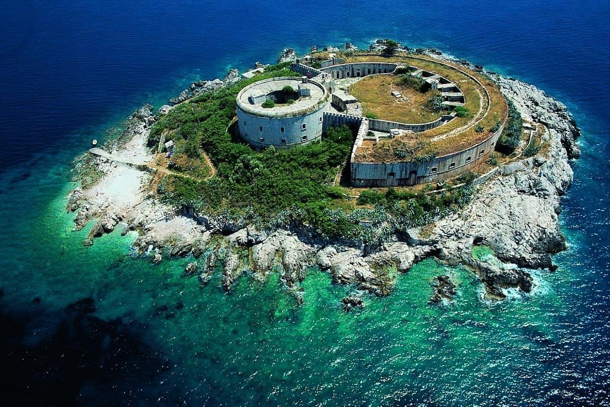 Mamula all inclusive, au Monténégro, un hôtel de luxe dans un ancien camp de concentration