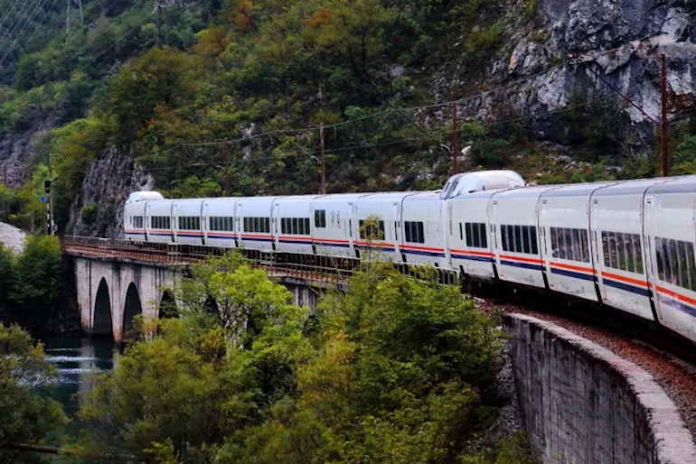 En Bosnie-Herzégovine et en Croatie, de nouveaux trains pour aller bronzer sur la côte