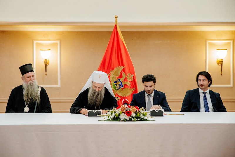 Le Monténégro signe le concordat avec l&rsquo;Église orthodoxe serbe, le gouvernement vacille