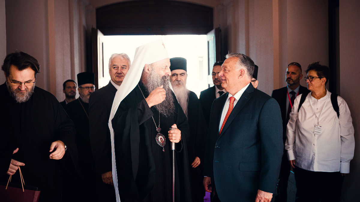 Serbie : le patriarche orthodoxe Porfirije décore Viktor Orbán