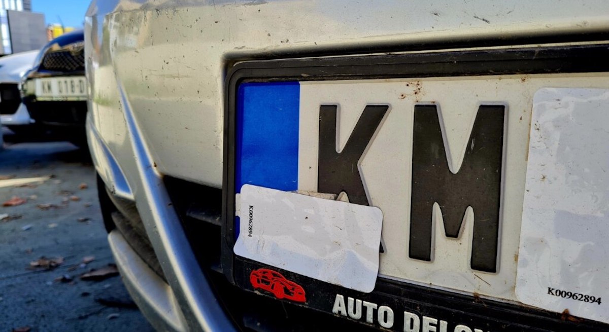 Plaques d&rsquo;immatriculation serbes : le plan en trois phases du Kosovo