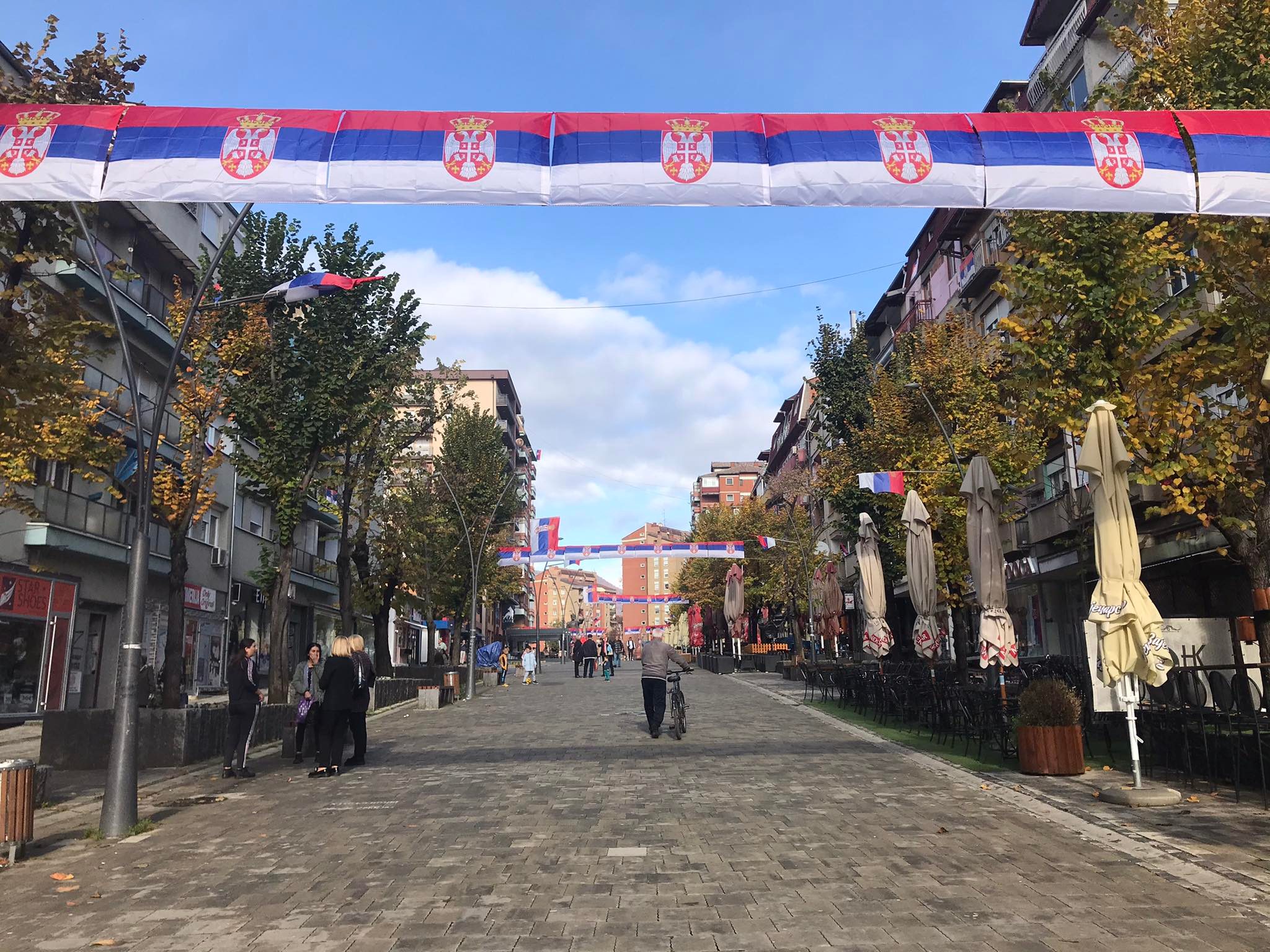 Le Kosovo ferme six banques serbes, les Occidentaux s&rsquo;offusquent