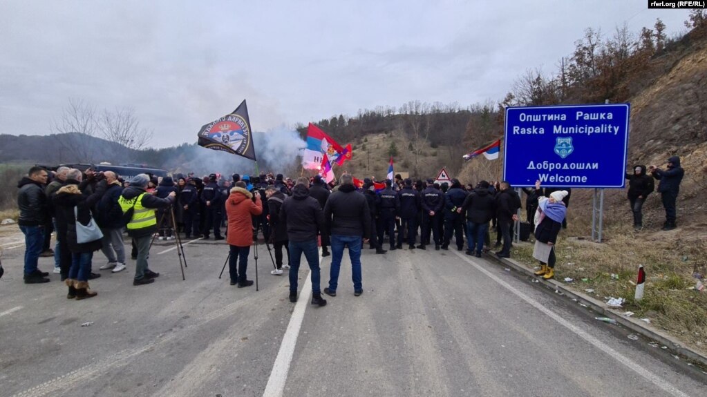 Kosovo : l&rsquo;extrême droite serbe parade sur les barricades