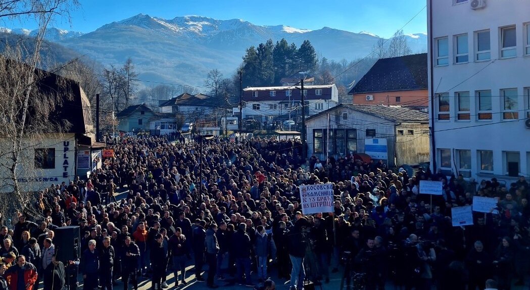 Kosovo : une fusillade à Štrpce relance les tensions entre Serbes et Albanais
