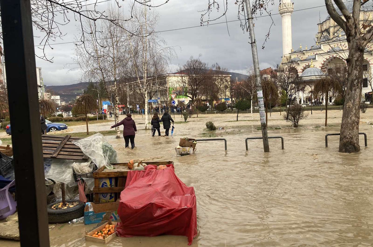 Inondations, tempête de neige et canicules en janvier : dans les Balkans, le climat s’emballe