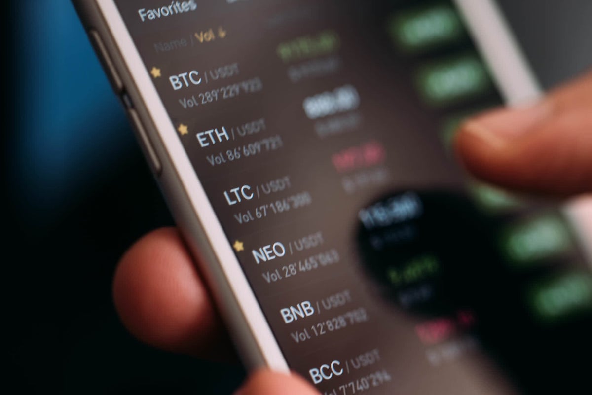 Arnaque aux cryptos : Europol démantèle un réseau criminel dans les Balkans