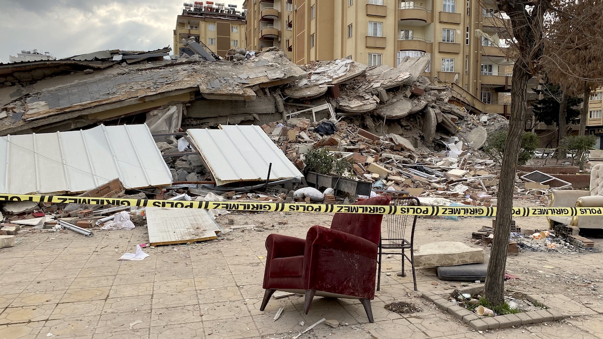Turquie : après le séisme, les autorités cherchent des coupables