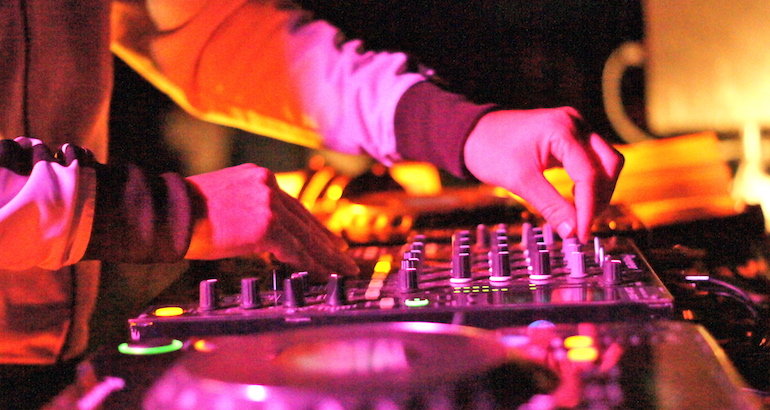 Mix • DJ Soumnakai vous offre sa meilleure playlist balkanique 2016 pour le réveillon