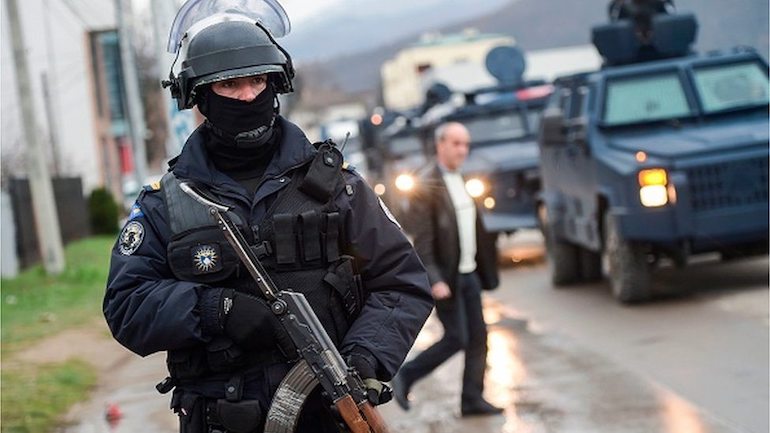 Kosovo : opération policière dans le Nord, la Serbie met son armée sur le pied de guerre