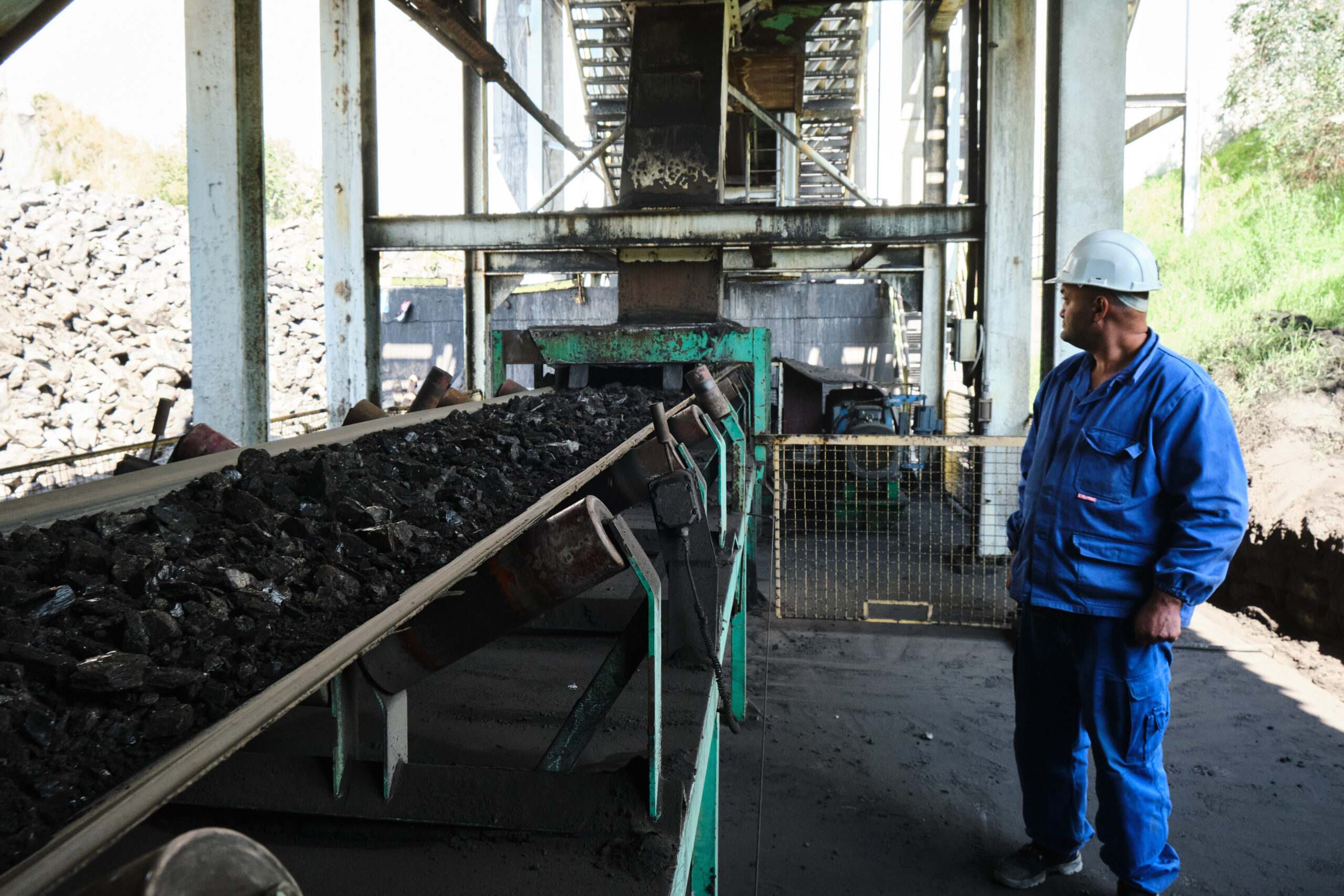 Le charbon extrait dans la mine de Kakanj est trié et transporté jusqu'aux centrales