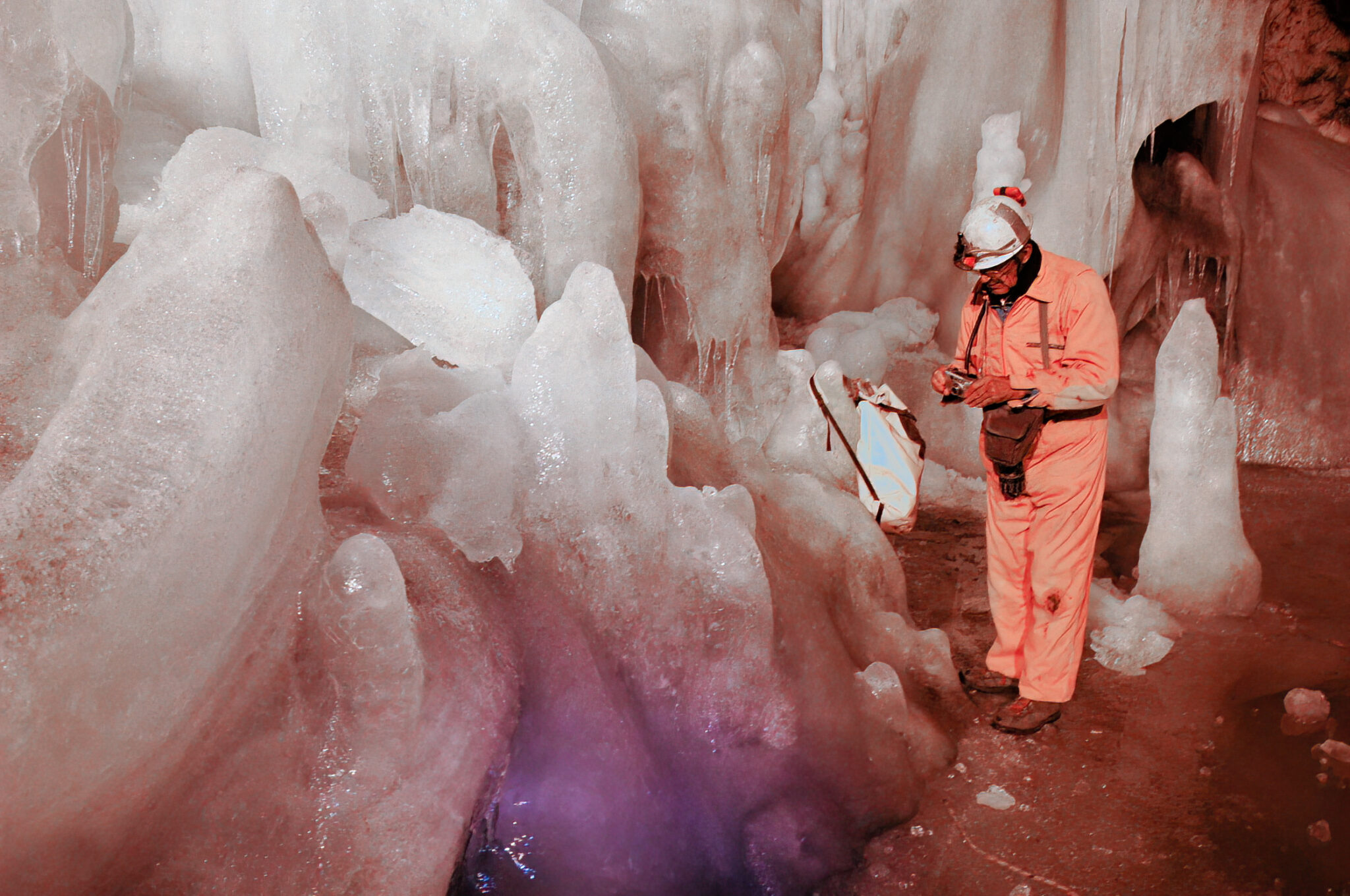 Roumanie : la fonte accélérée de l&rsquo;un des plus grands glaciers souterrains du monde