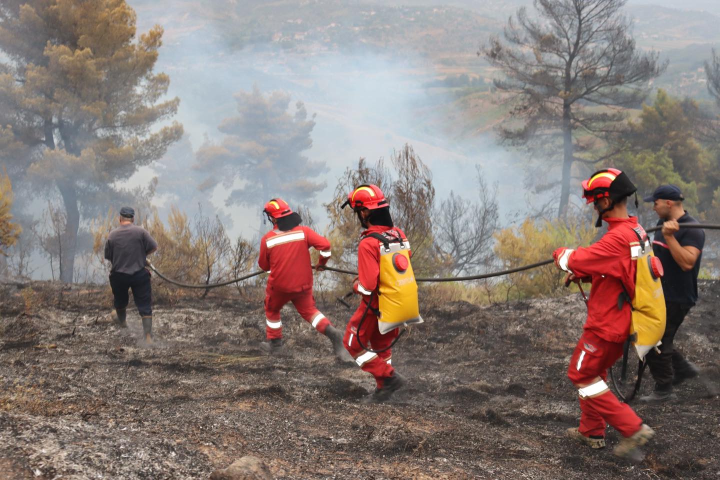 À côté de la Grèce, l&rsquo;Albanie s&rsquo;enflamme aussi