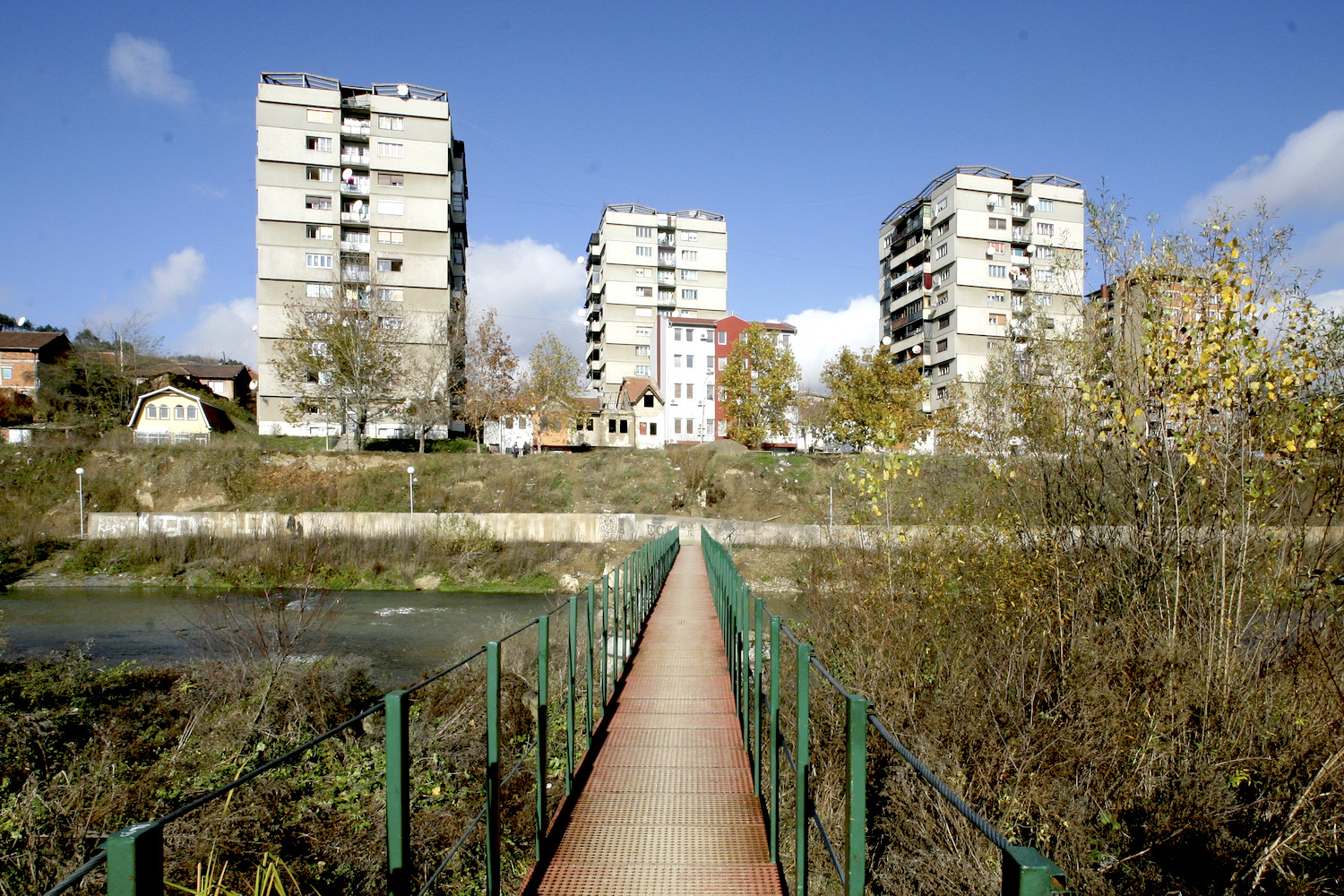 Le brutalisme yougoslave vu de l’intérieur (1/4) | Kosovo : les Trois tours de Mitrovica