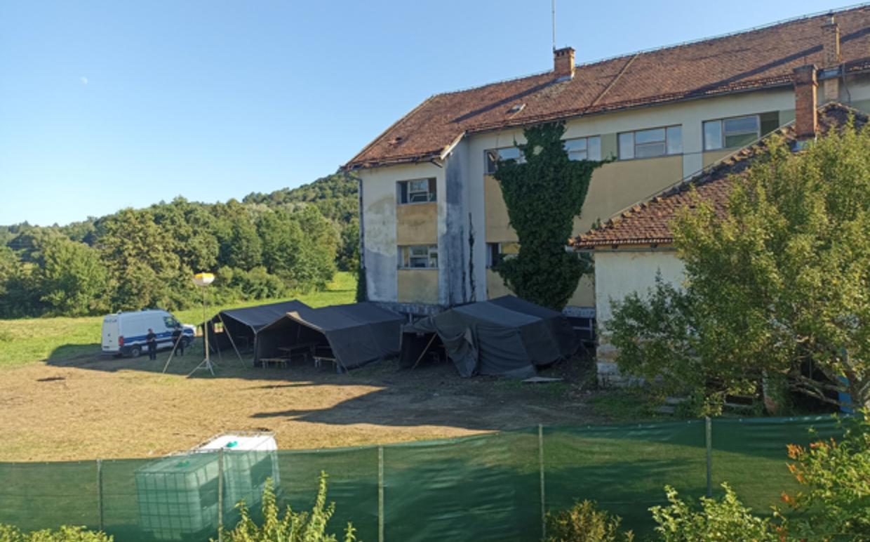 Croatie : à Gojkovac, un commissariat de campagne improvisé fait la chasse aux migrants