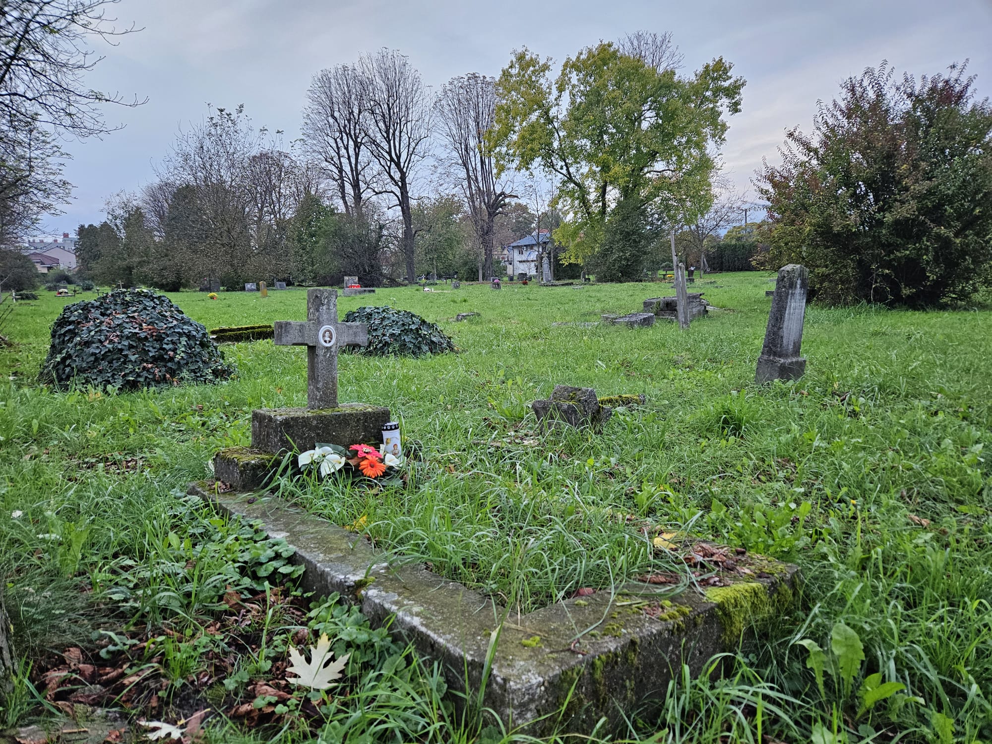 Croatie : le «&nbsp;cimetière des fous&nbsp;» d&rsquo;Oranice tombe dans l&rsquo;oubli