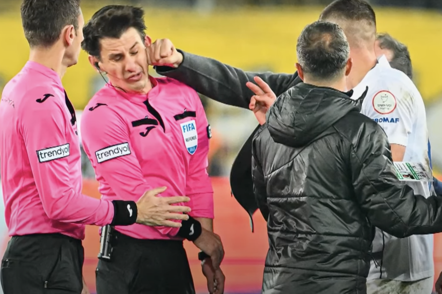 Turquie : un arbitre de foot tabassé par un président de club proche d’Erdoğan