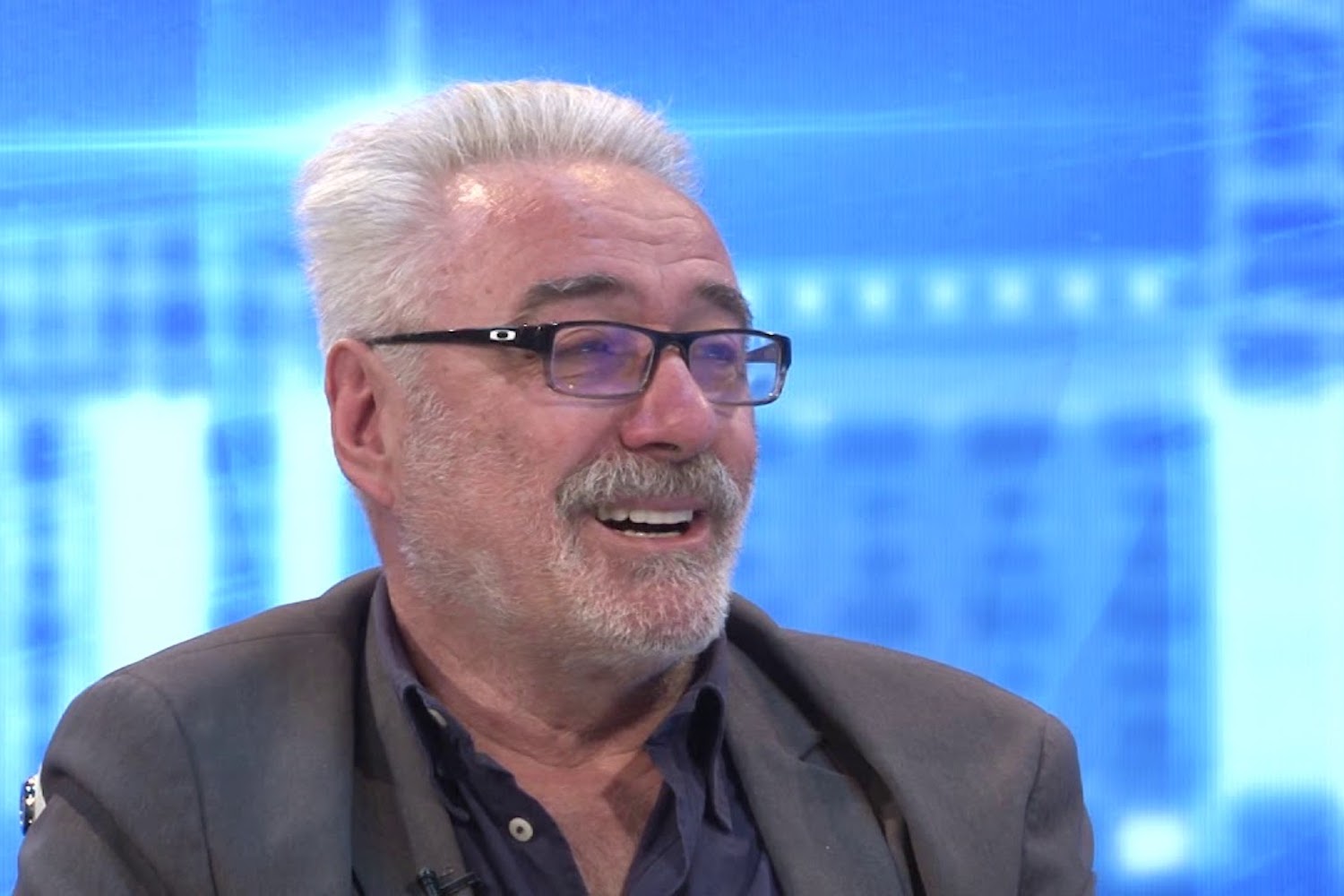 Serbie : Branimir Nestorović, charlatan antivax, député et faiseur de roi