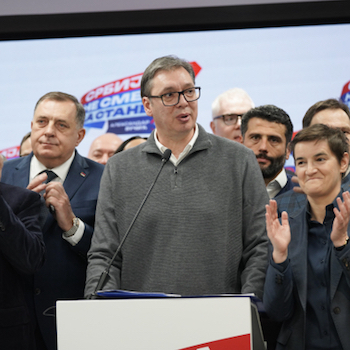 Élections en Serbie : Vučić proclame sa victoire