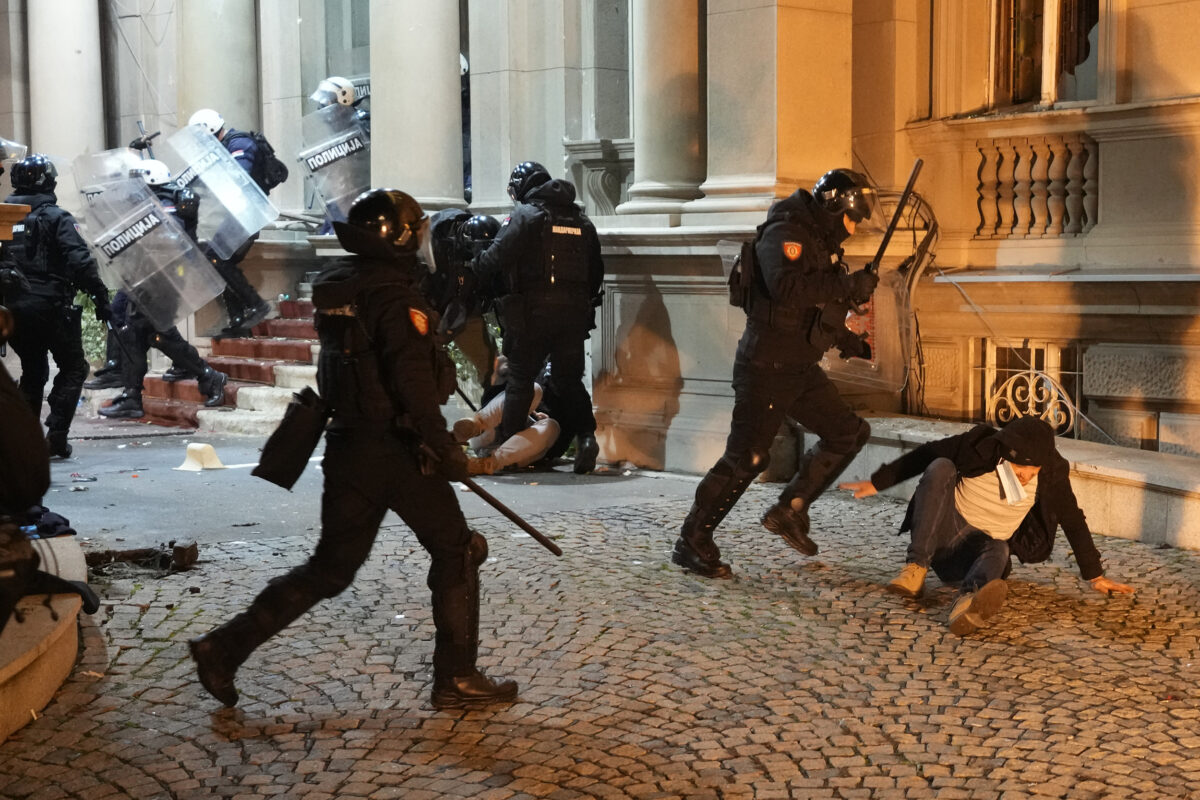Serbie : malgré la violence, l&rsquo;opposition et les étudiants appellent à de nouvelles actions