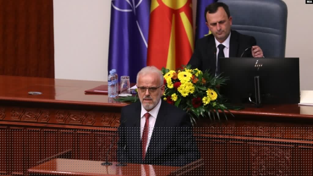 Talat Xhaferi à la tribune du Parlement