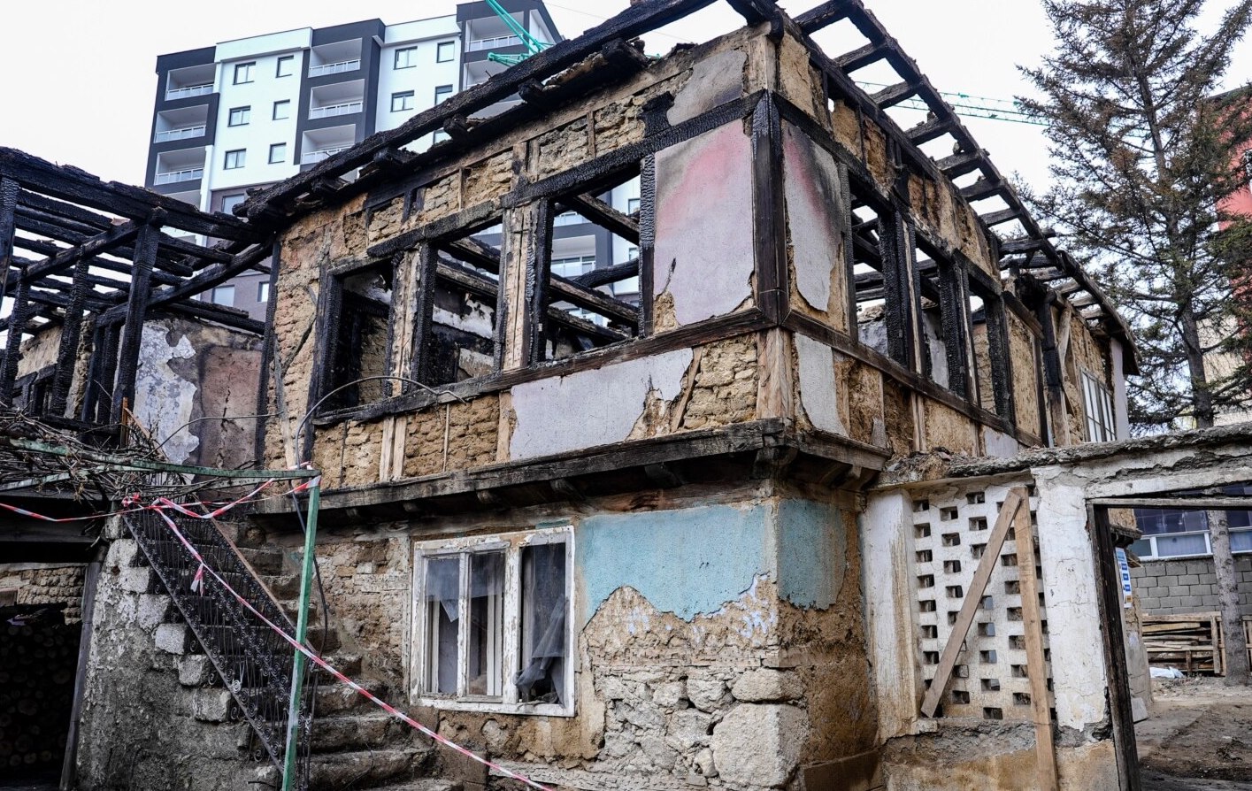 Kosovo : ces monuments historiques qui partent en fumée