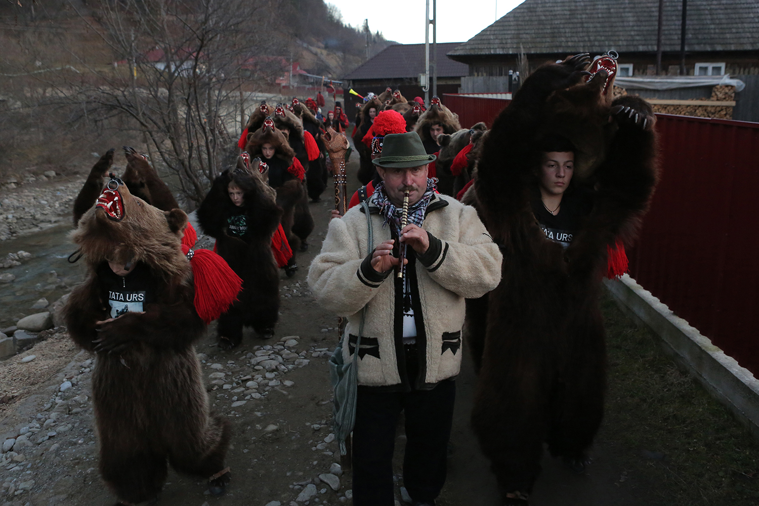 Diaporama | Roumanie : la danse des ours pour chasser les mauvais esprits