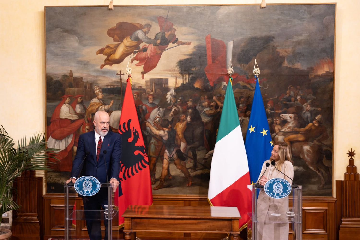 L&rsquo;Italie ne devrait pas sous-traiter à l&rsquo;Albanie la gestion de ses migrations