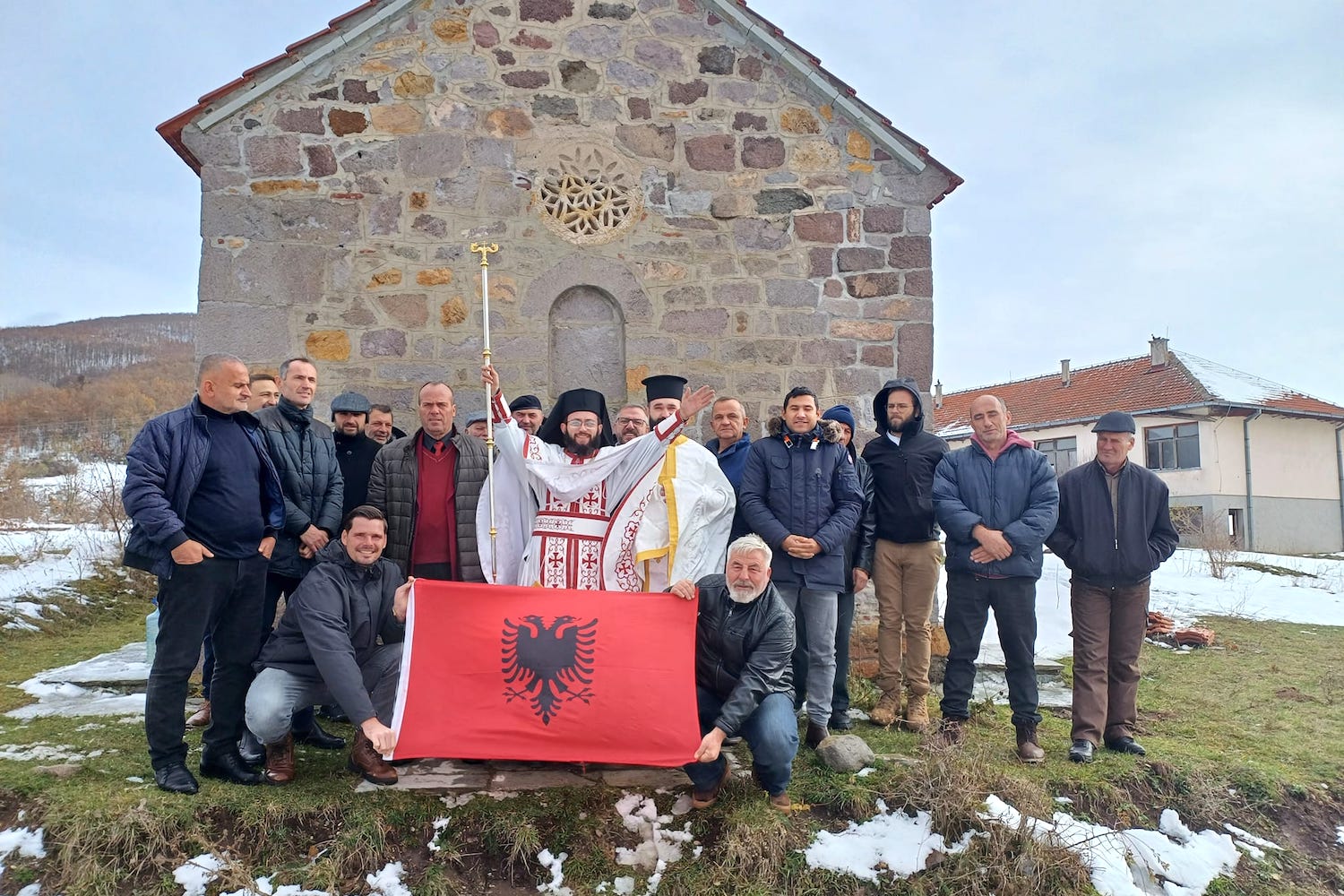 Kosovo : la justice inculpe les faux prêtres orthodoxes de Rakinica