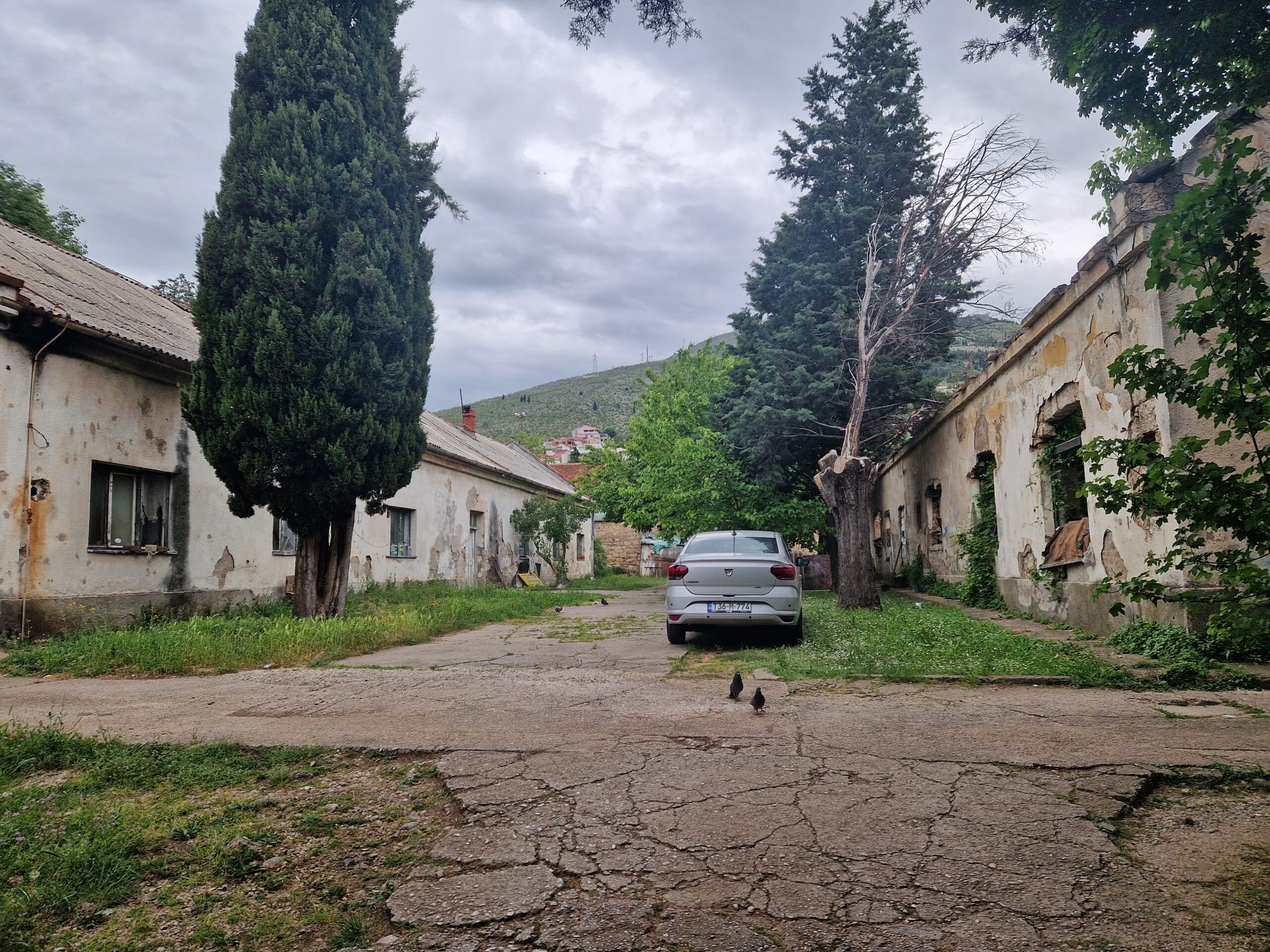 Brajam et sa famille vivent dans des maisons abandonnées à Mostar.